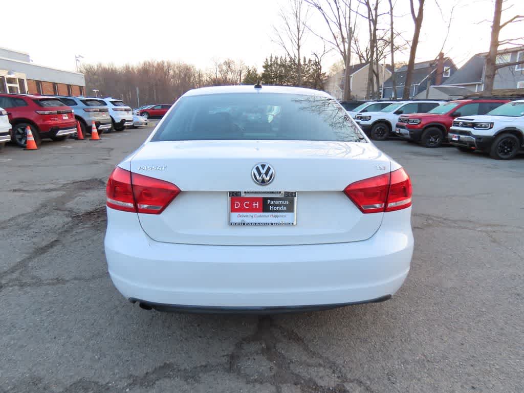 2014 Volkswagen Passat Base