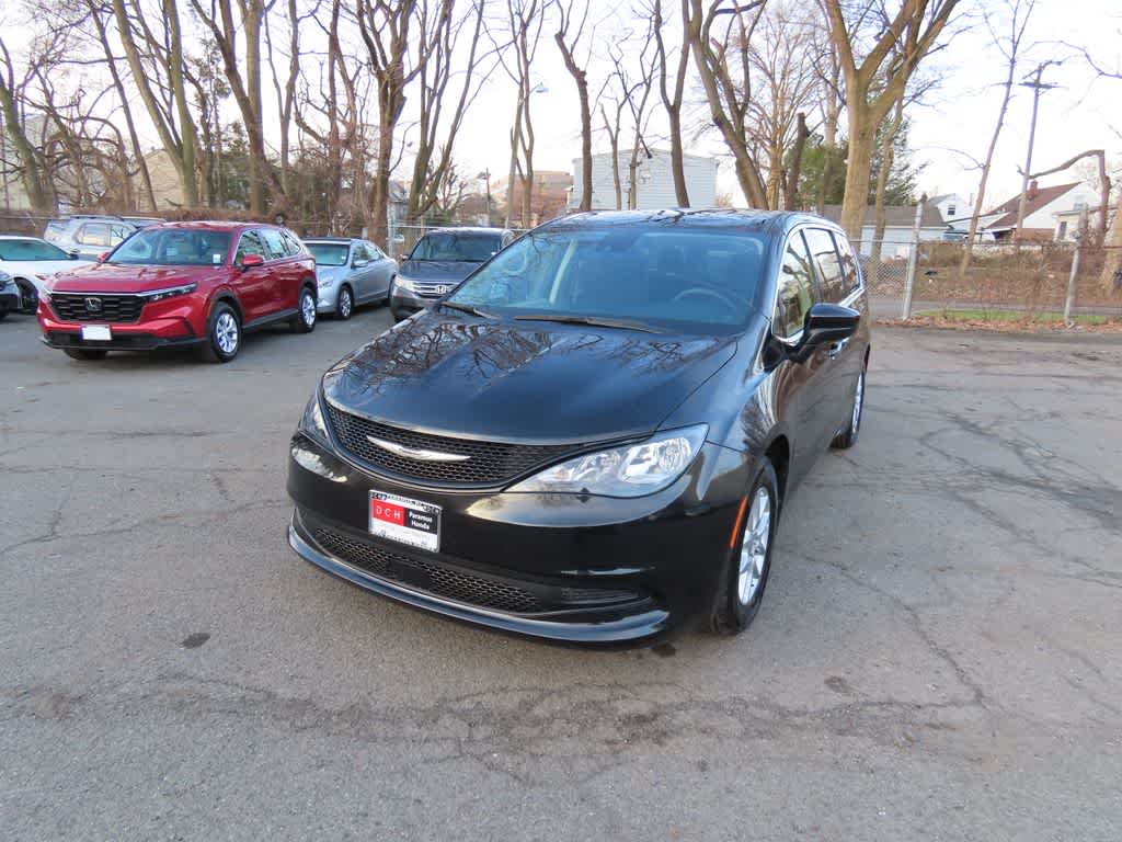 2023 Chrysler Voyager LX