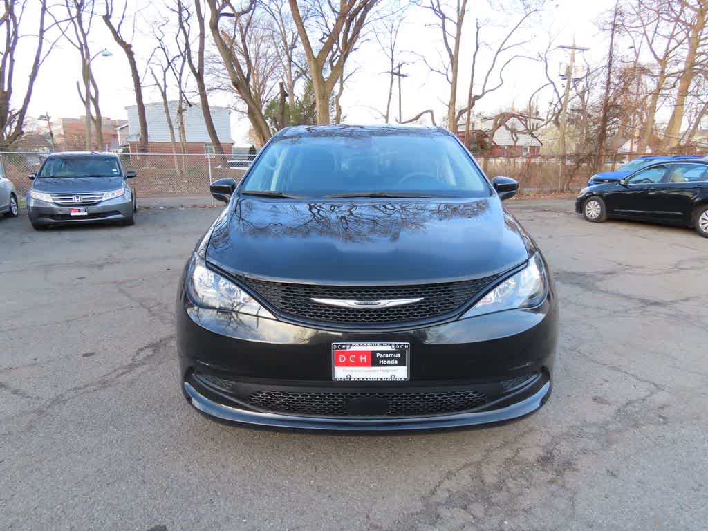 2023 Chrysler Voyager LX