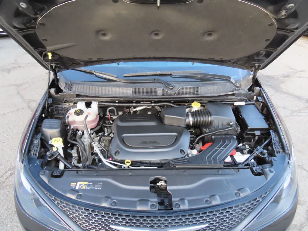 2023 Chrysler Voyager LX