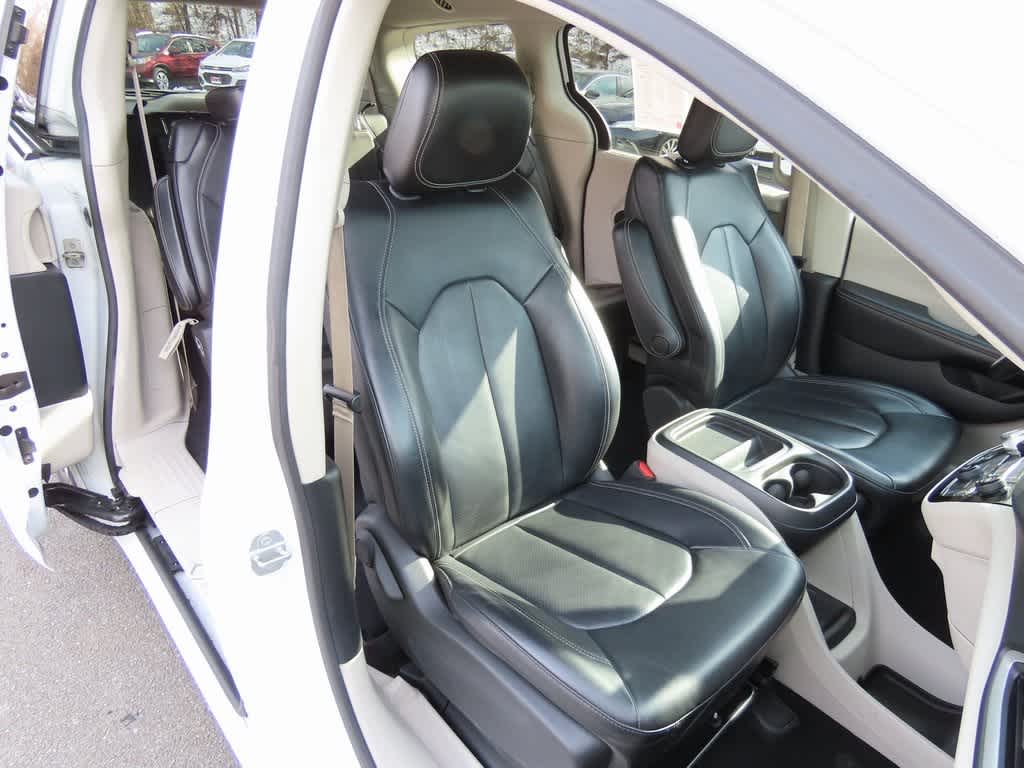 2021 Chrysler Voyager LXI