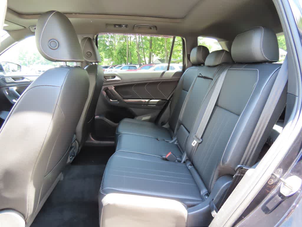 2022 Volkswagen Tiguan SE R-Line Black