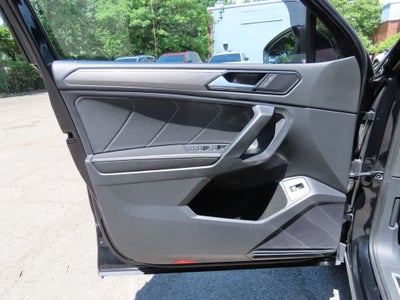 2022 Volkswagen Tiguan SE R-Line Black