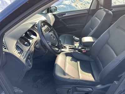 2016 Volkswagen Golf TSI SE