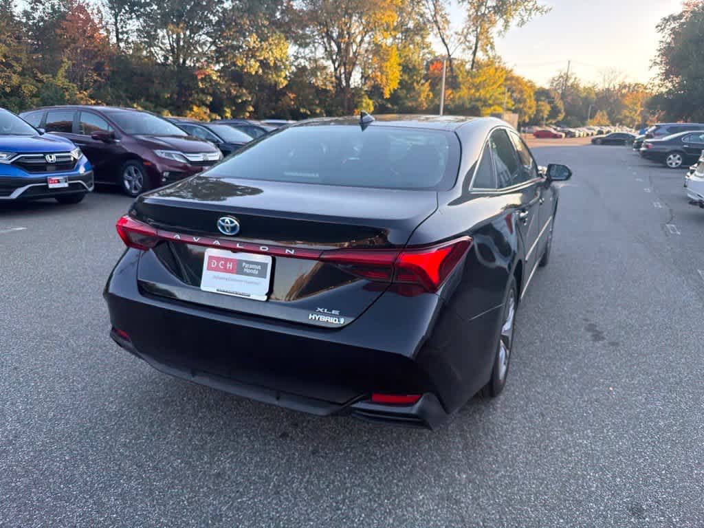 2021 Toyota Avalon Hybrid XLE