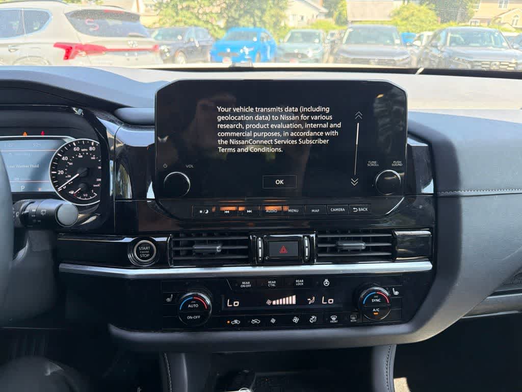 2024 Nissan Pathfinder SL
