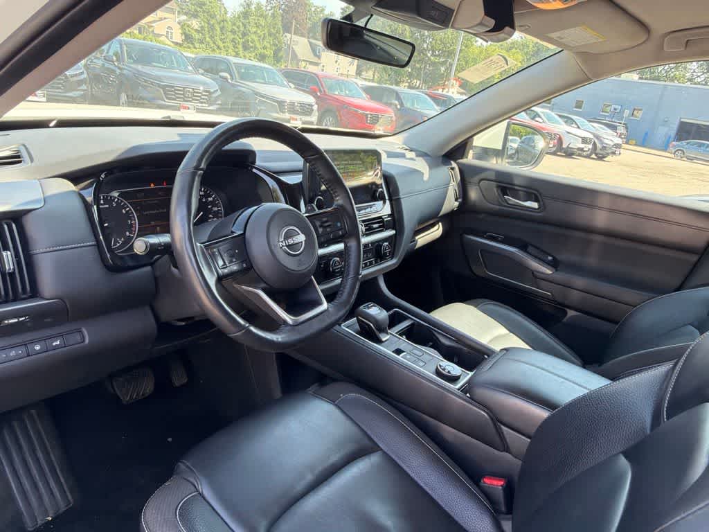 2024 Nissan Pathfinder SL