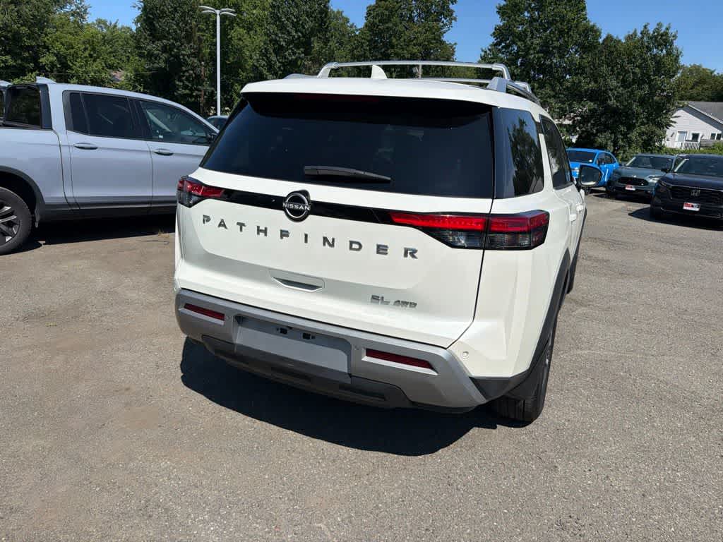 2024 Nissan Pathfinder SL