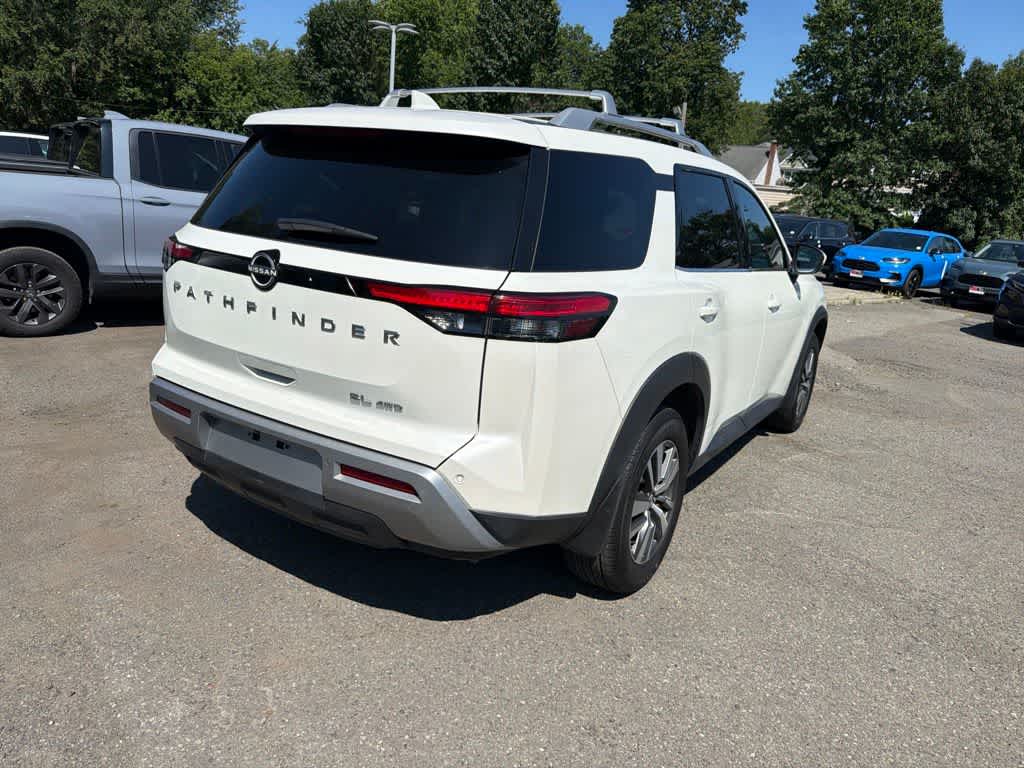 2024 Nissan Pathfinder SL