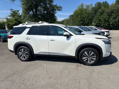 2024 Nissan Pathfinder SL