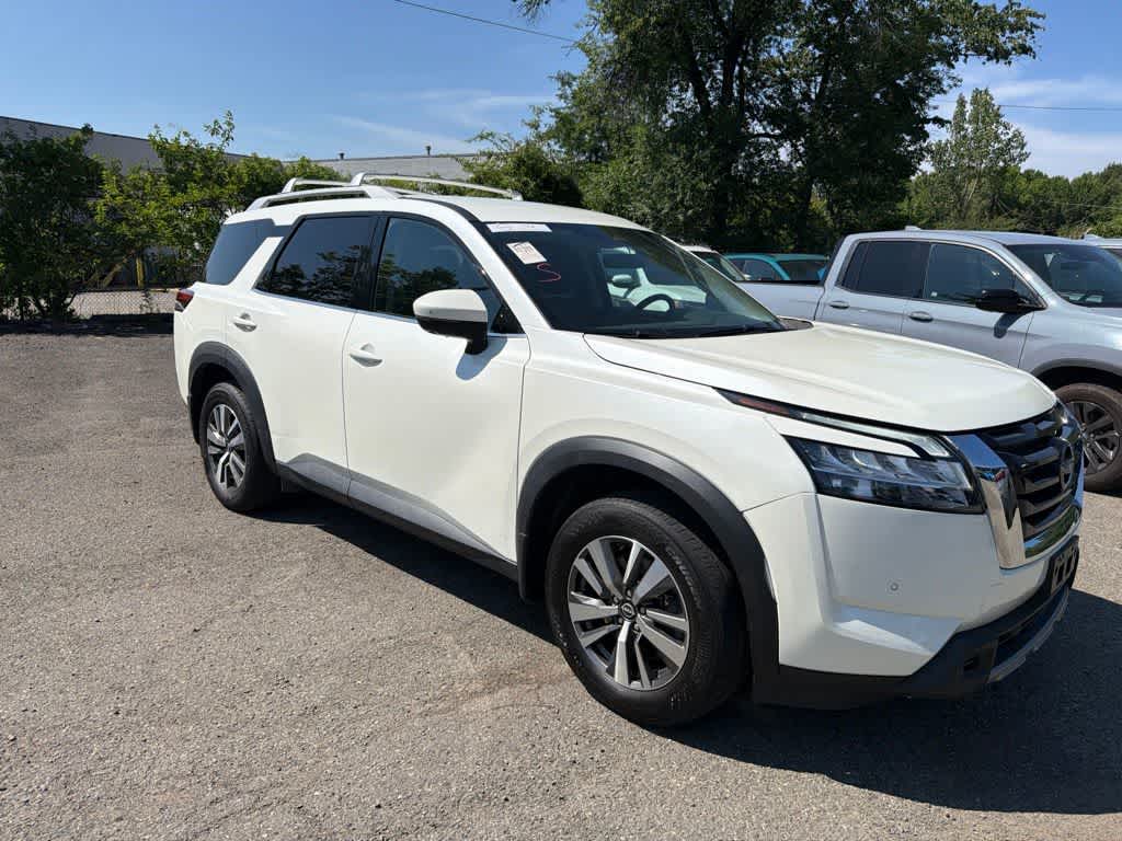 2024 Nissan Pathfinder SL