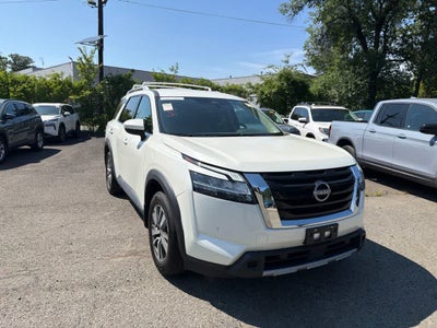 2024 Nissan Pathfinder SL