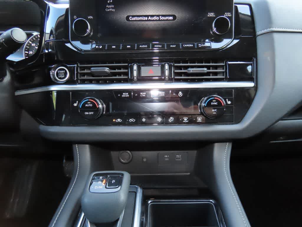 2024 Nissan Pathfinder SL
