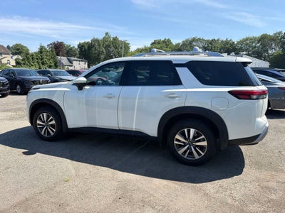 2024 Nissan Pathfinder SL
