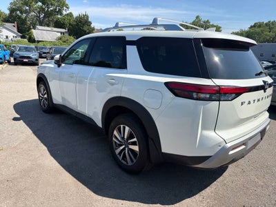 2024 Nissan Pathfinder SL