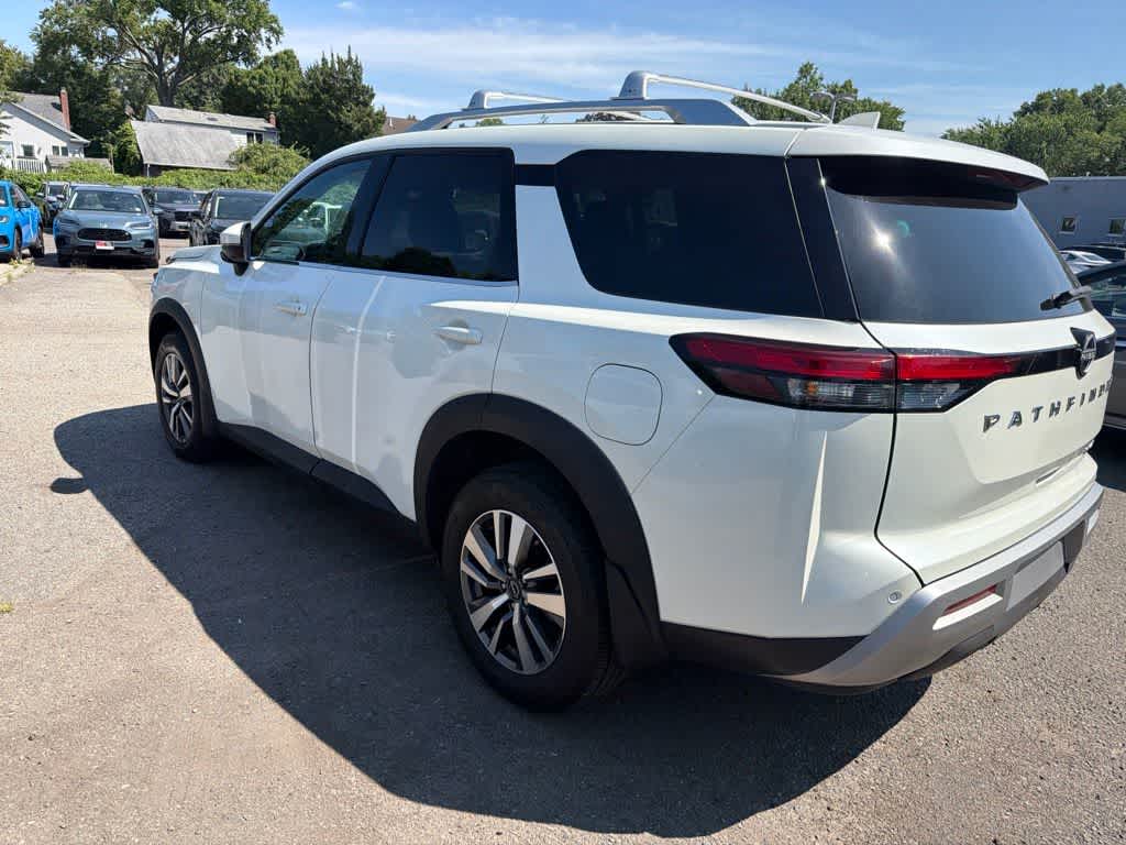 2024 Nissan Pathfinder SL
