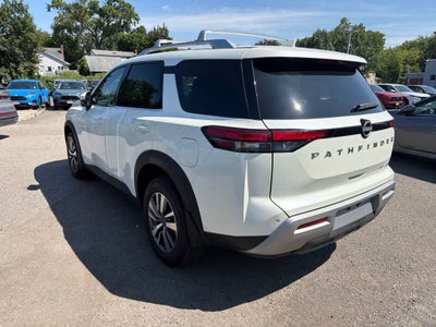 2024 Nissan Pathfinder SL