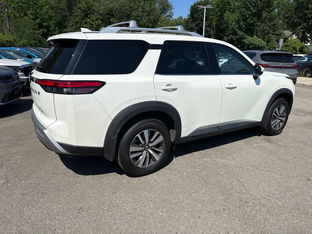 2024 Nissan Pathfinder SL