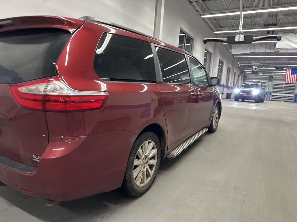2017 Toyota Sienna XLE