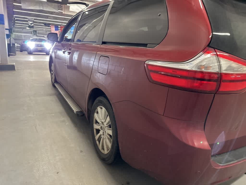 2017 Toyota Sienna XLE