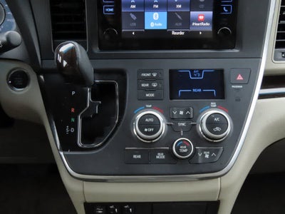 2017 Toyota Sienna XLE