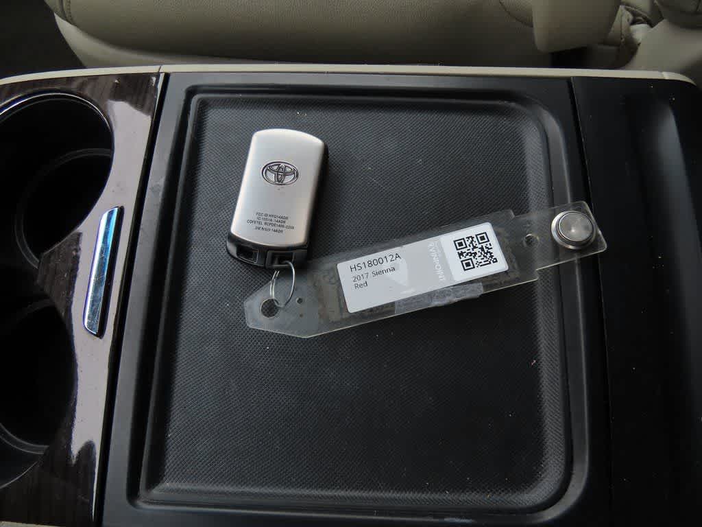 2017 Toyota Sienna XLE