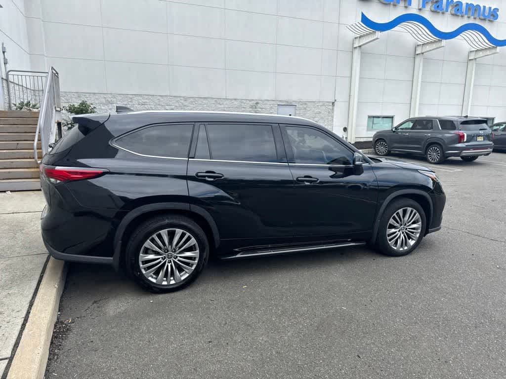 2023 Toyota Highlander Platinum