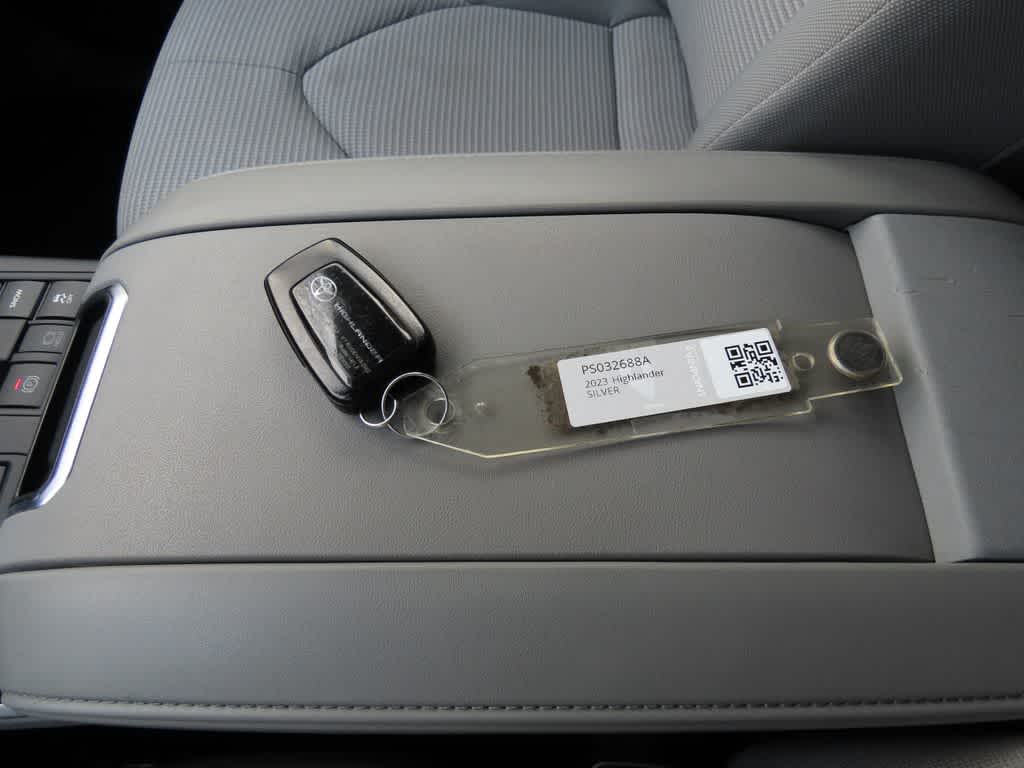 2023 Toyota Highlander LE