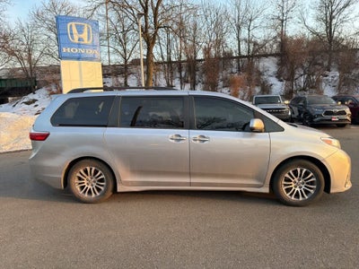 2018 Toyota Sienna XLE