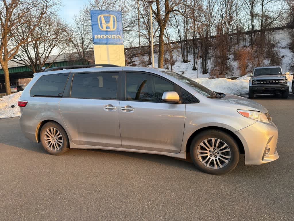 2018 Toyota Sienna XLE