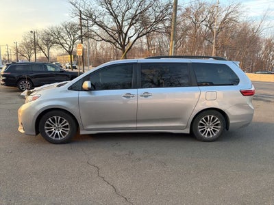 2018 Toyota Sienna XLE