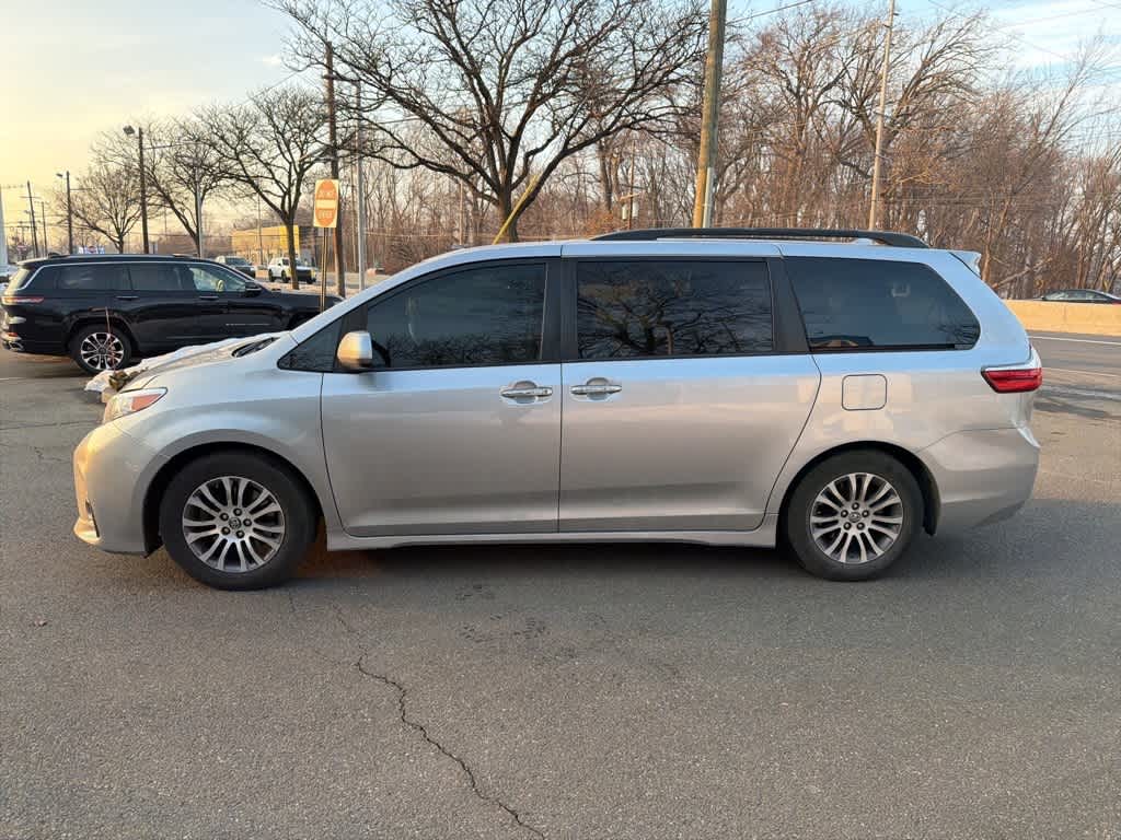 2018 Toyota Sienna XLE