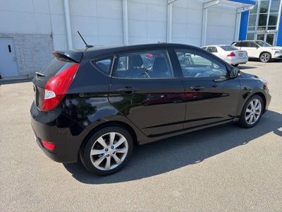 2014 Hyundai Accent 5-Door SE