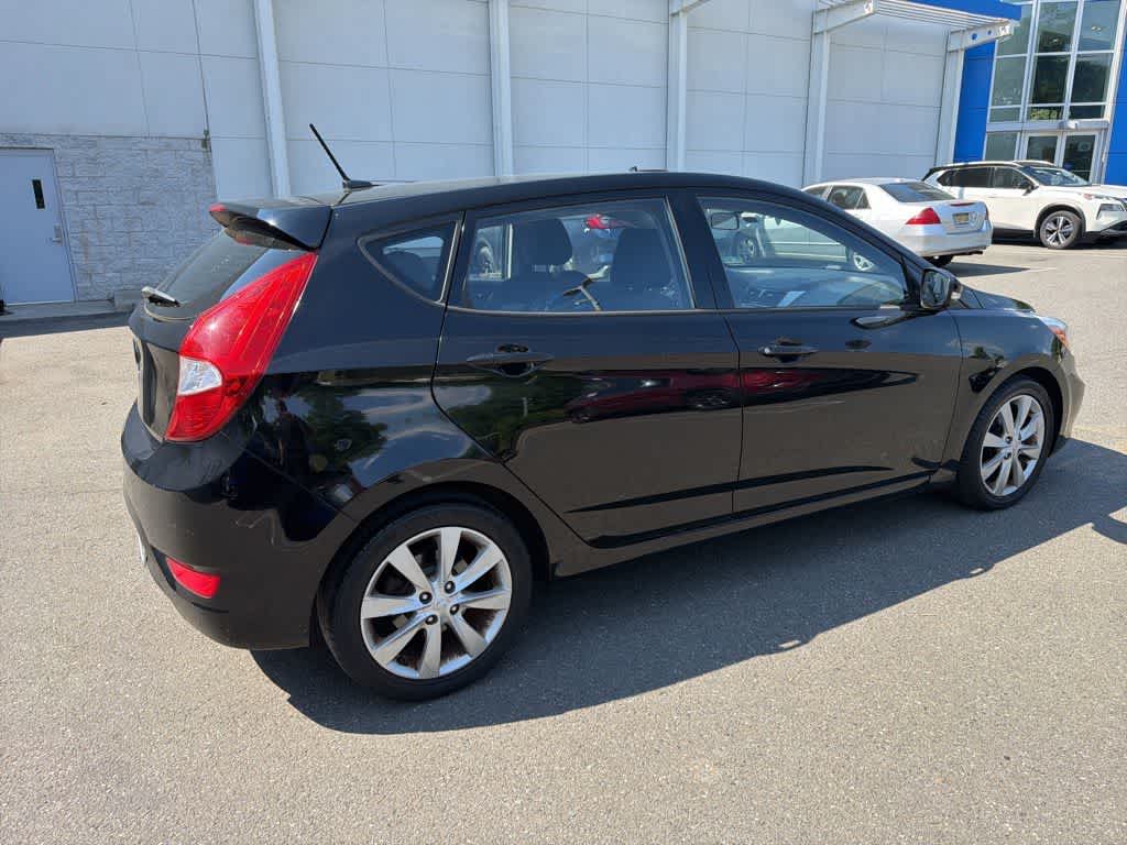2014 Hyundai Accent 5-Door SE