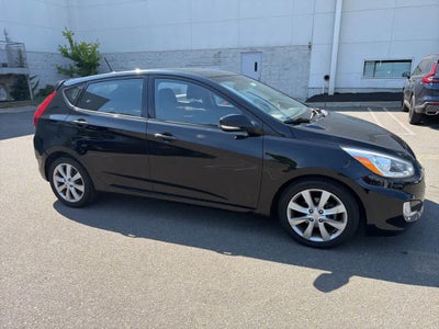 2014 Hyundai Accent 5-Door SE