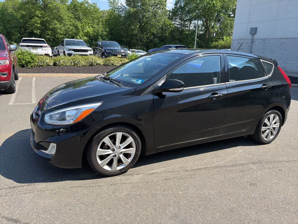 2014 Hyundai Accent 5-Door SE