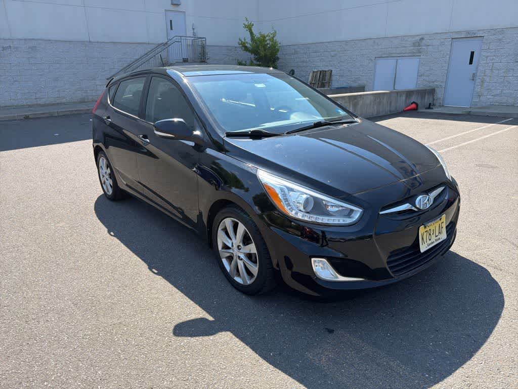 2014 Hyundai Accent 5-Door SE