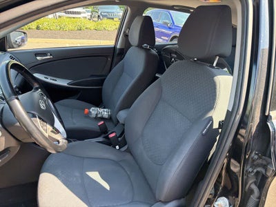 2014 Hyundai Accent 5-Door SE