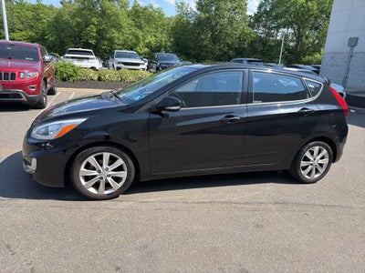 2014 Hyundai Accent 5-Door SE