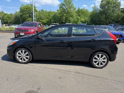 2014 Hyundai Accent 5-Door SE