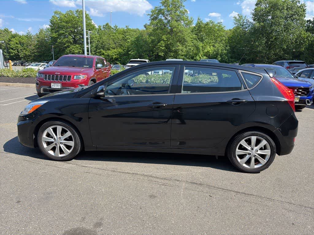 2014 Hyundai Accent 5-Door SE