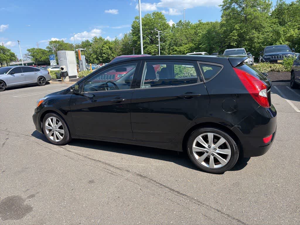 2014 Hyundai Accent 5-Door SE