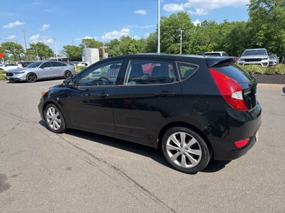 2014 Hyundai Accent 5-Door SE