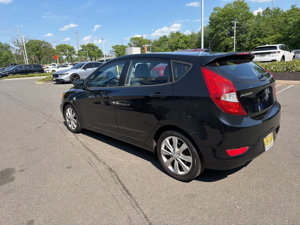 2014 Hyundai Accent 5-Door SE