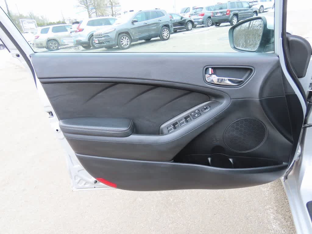 2016 Kia Forte 5-Door LX