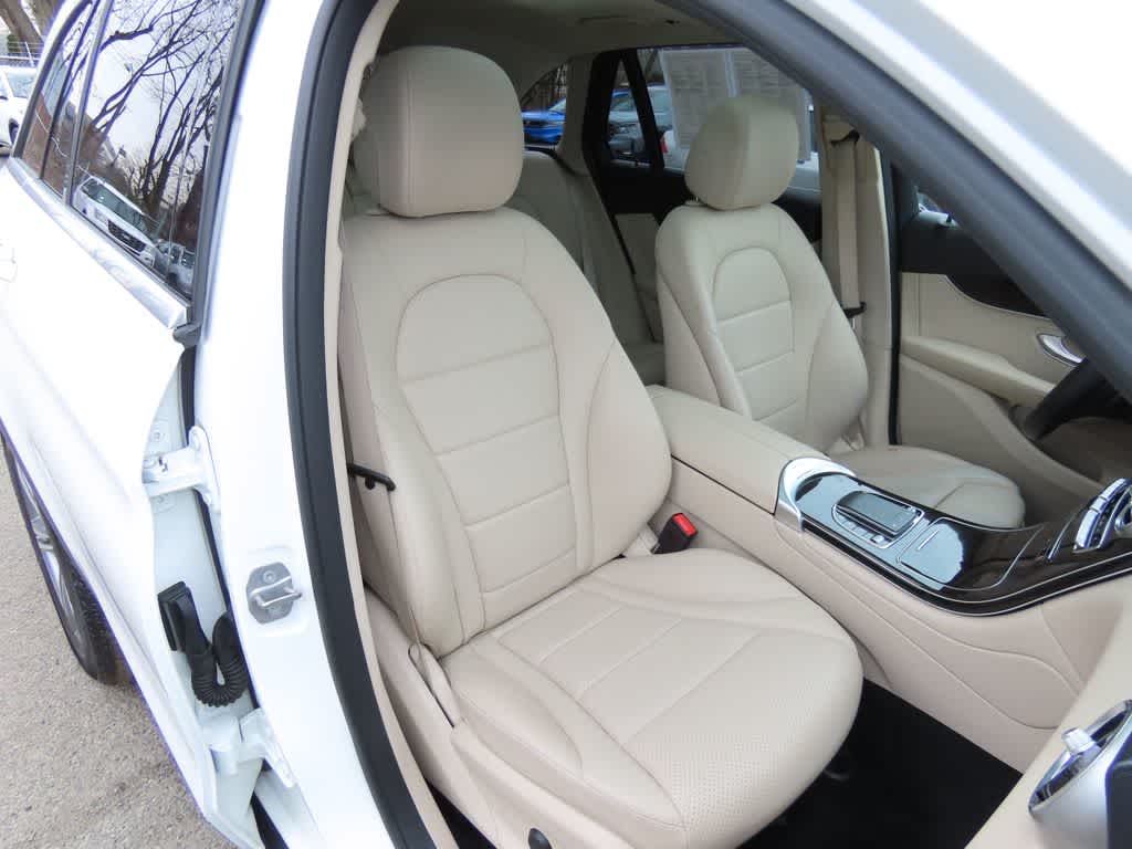 2021 Mercedes-Benz GLC 300 GLC 300