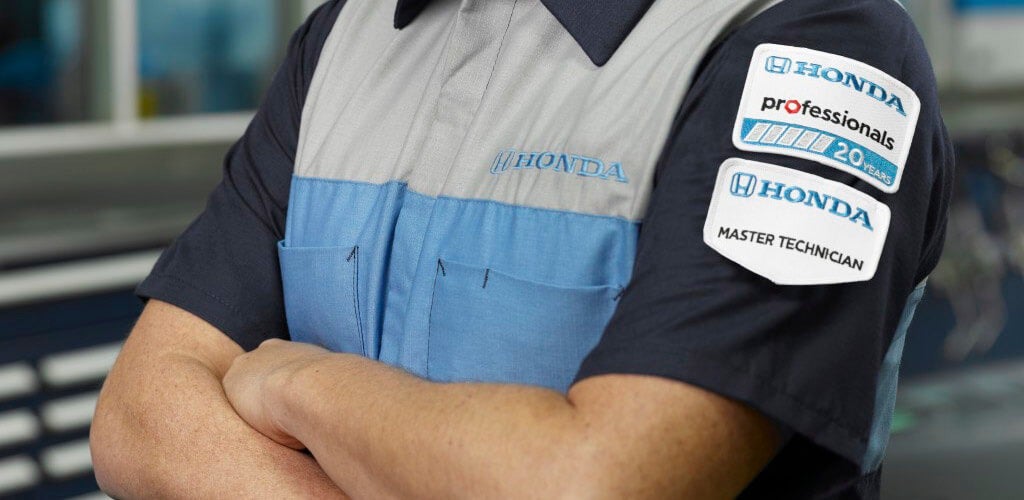 image of a Honda technician